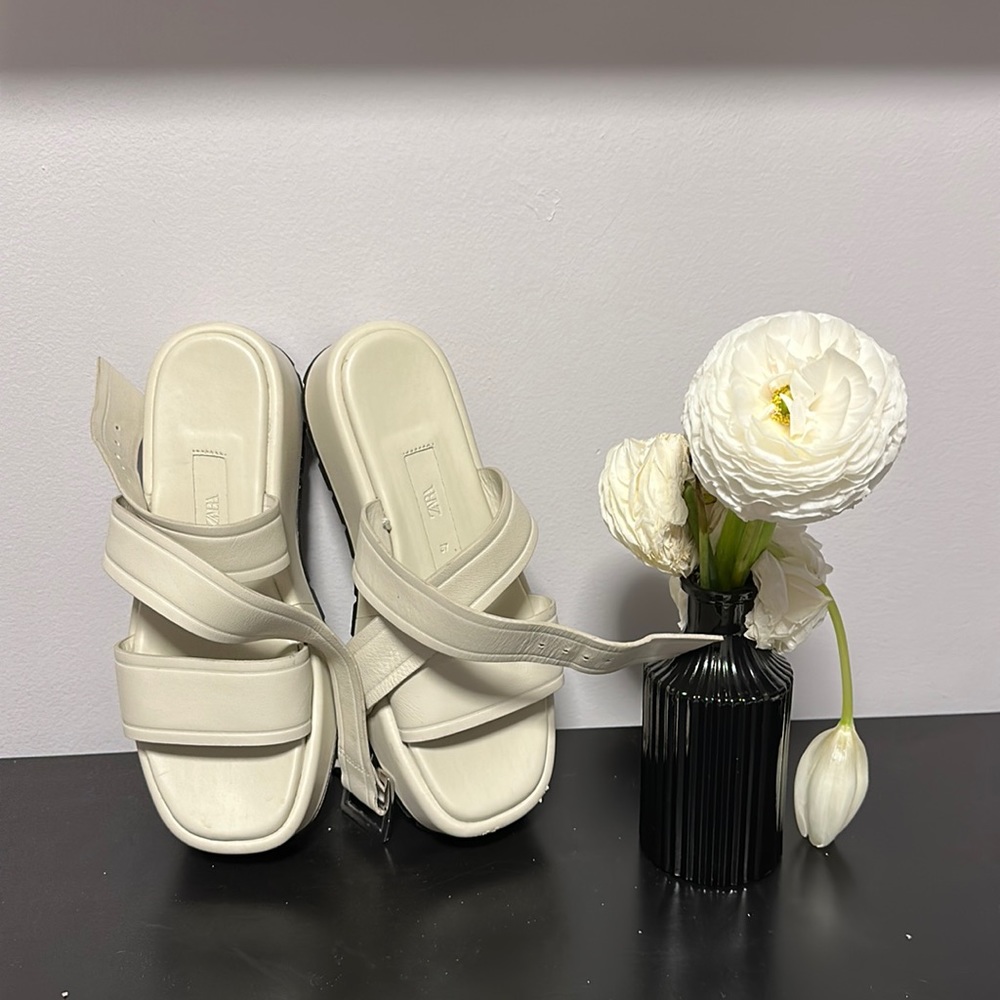 Zara leather summer sandals. NWT, size 37 but they fit perfectly to size 36.